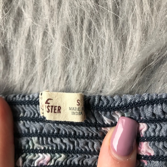 Hollister floral short crop too - Picture 2 of 2